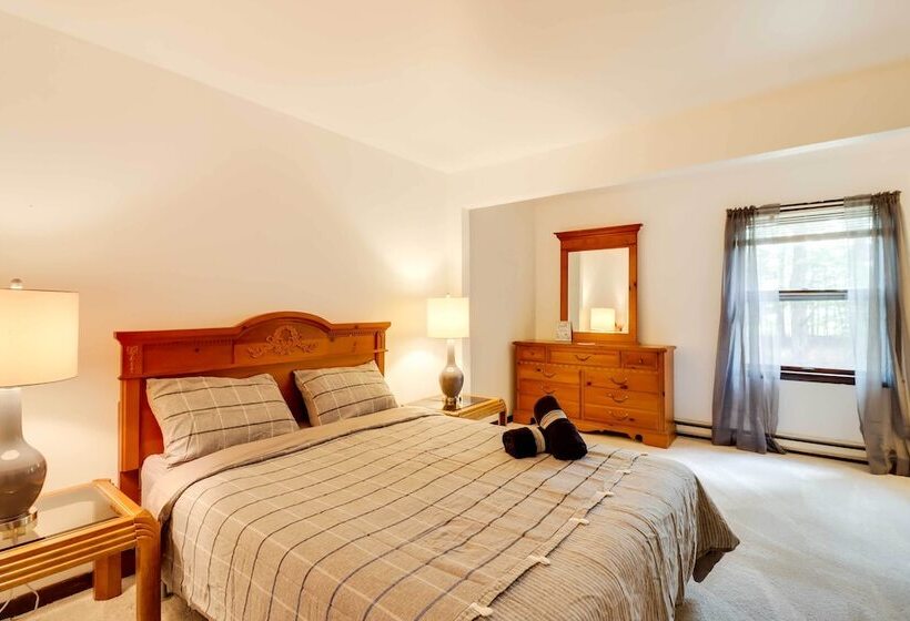 Pocono Lake Retreat W/ Deck & Fire Pit!