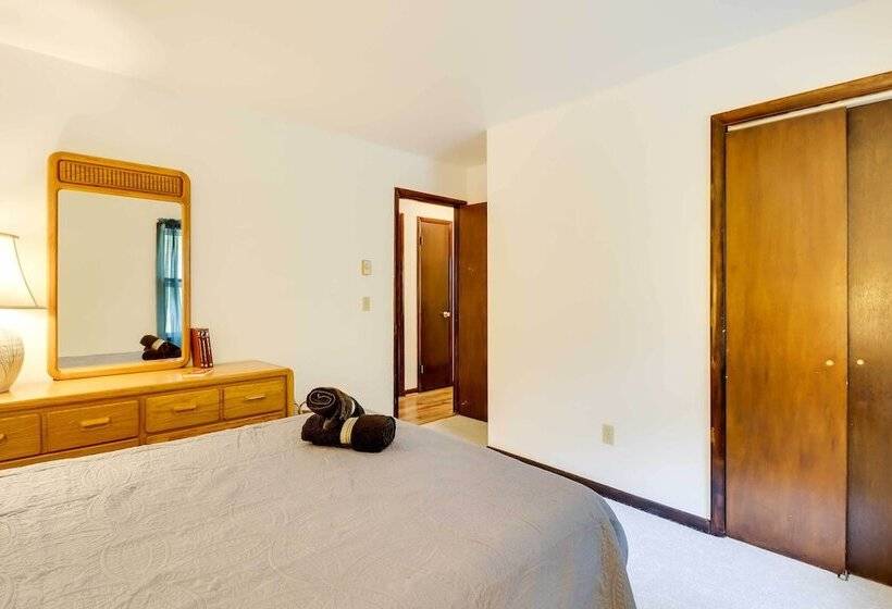 Pocono Lake Retreat W/ Deck & Fire Pit!