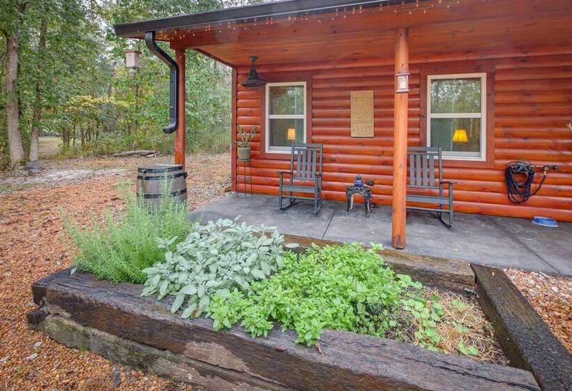 Quiet Tennessee Mountain Cabin W/ Patio