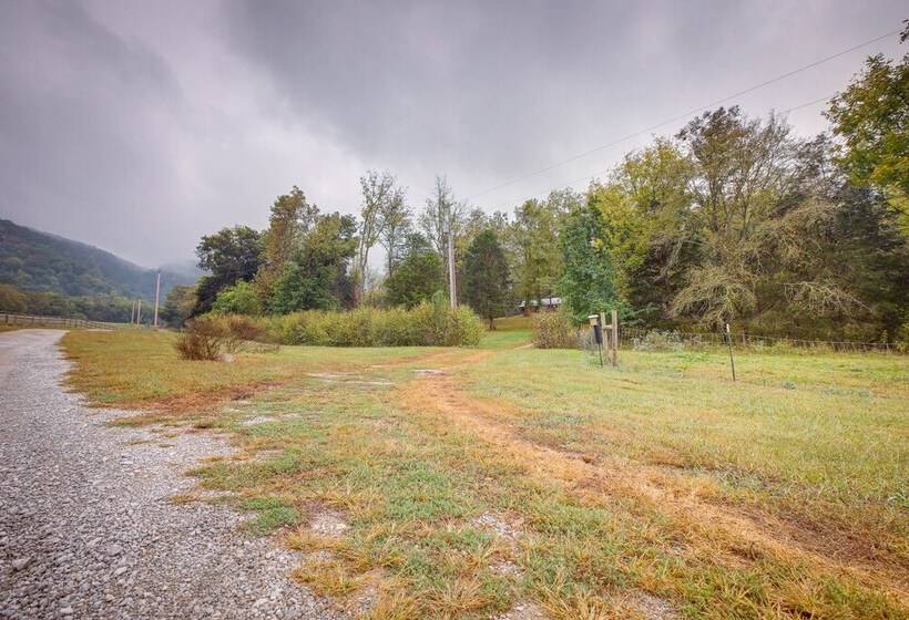 Quiet Tennessee Mountain Cabin W/ Patio
