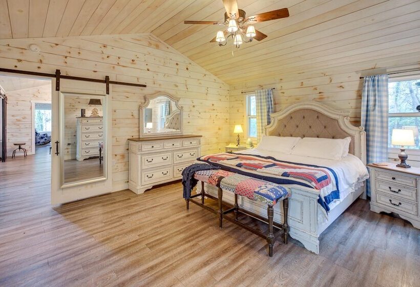 Quiet Tennessee Mountain Cabin W/ Patio