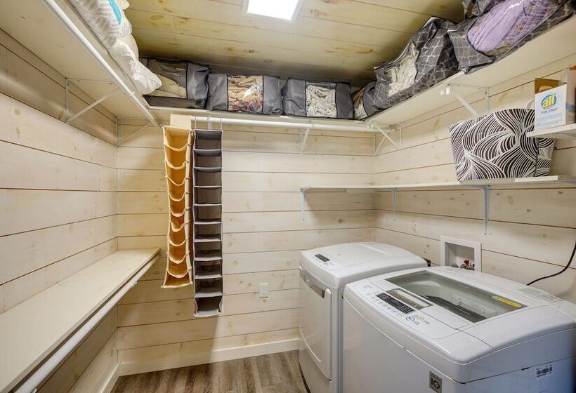 Quiet Tennessee Mountain Cabin W/ Patio