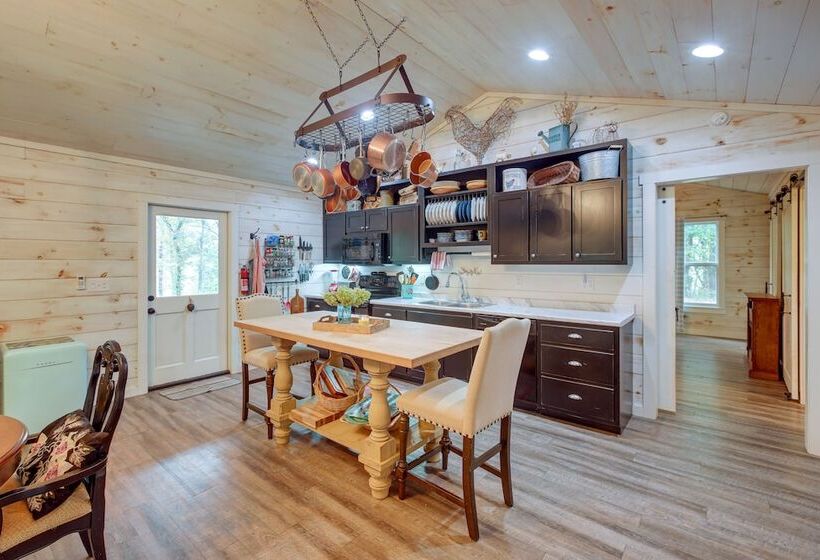 Quiet Tennessee Mountain Cabin W/ Patio