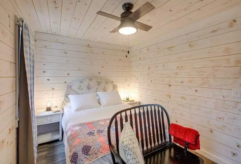 Quiet Tennessee Mountain Cabin W/ Patio