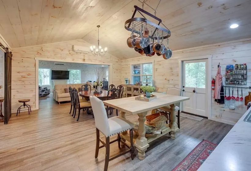Quiet Tennessee Mountain Cabin W/ Patio