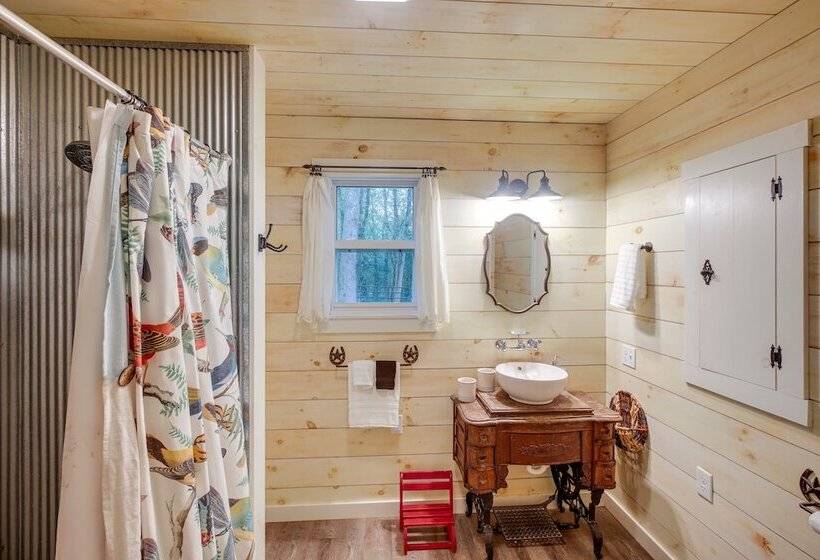 Quiet Tennessee Mountain Cabin W/ Patio