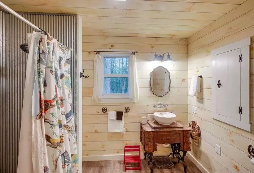 Quiet Tennessee Mountain Cabin W/ Patio