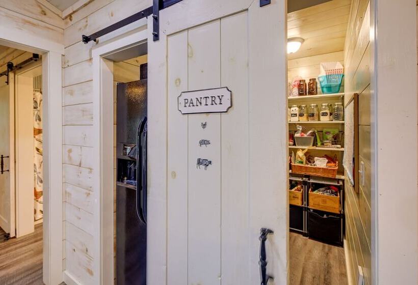 Quiet Tennessee Mountain Cabin W/ Patio