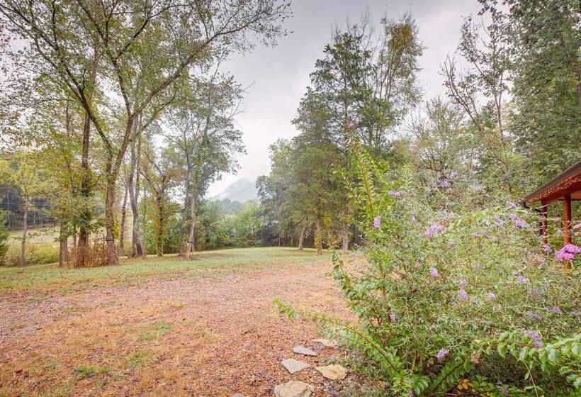 Quiet Tennessee Mountain Cabin W/ Patio