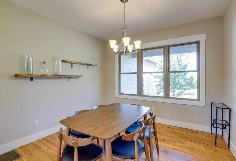 Quiet Weaverville Home W/ Screened In Porch!