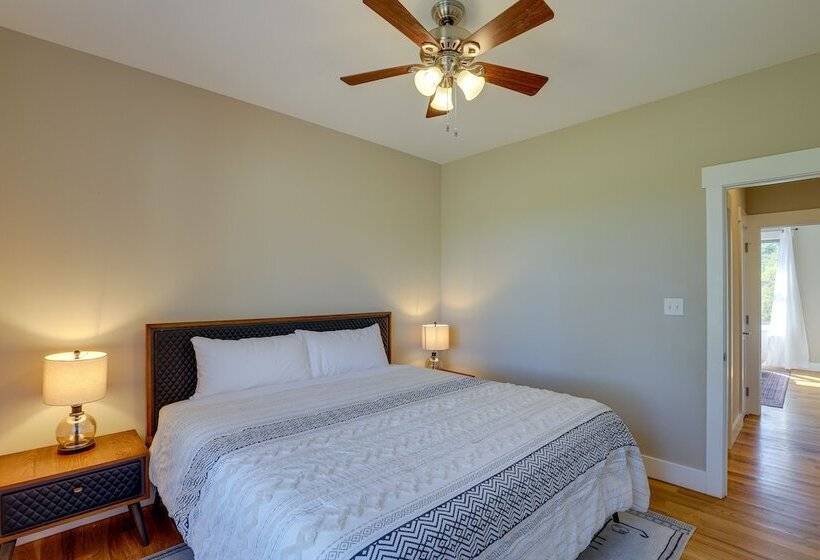 Quiet Weaverville Home W/ Screened In Porch!