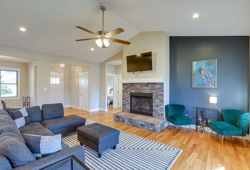 Quiet Weaverville Home W/ Screened In Porch!