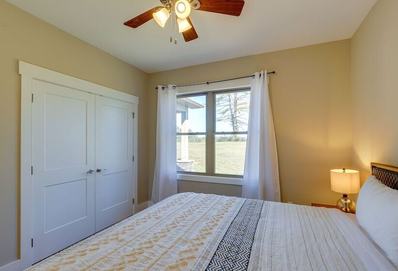 Quiet Weaverville Home W/ Screened In Porch!