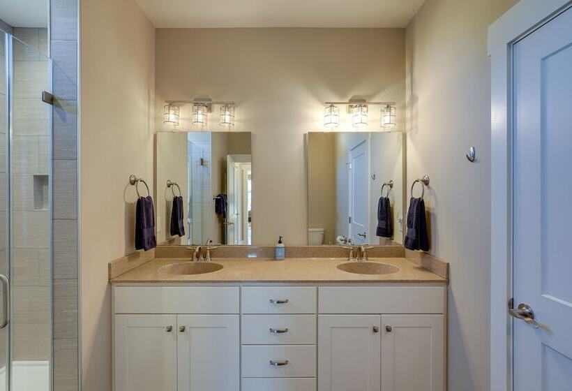 Quiet Weaverville Home W/ Screened In Porch!