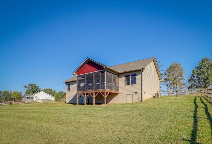 Quiet Weaverville Home W/ Screened In Porch!