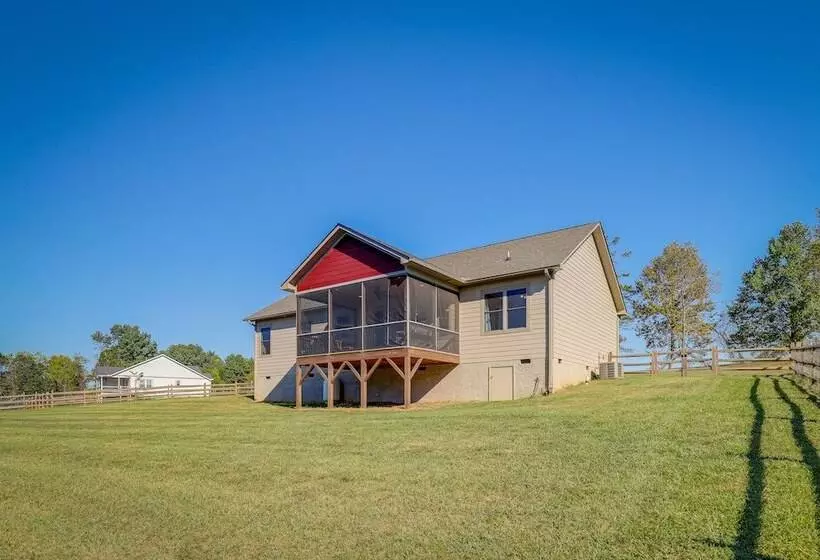 Quiet Weaverville Home W/ Screened In Porch!