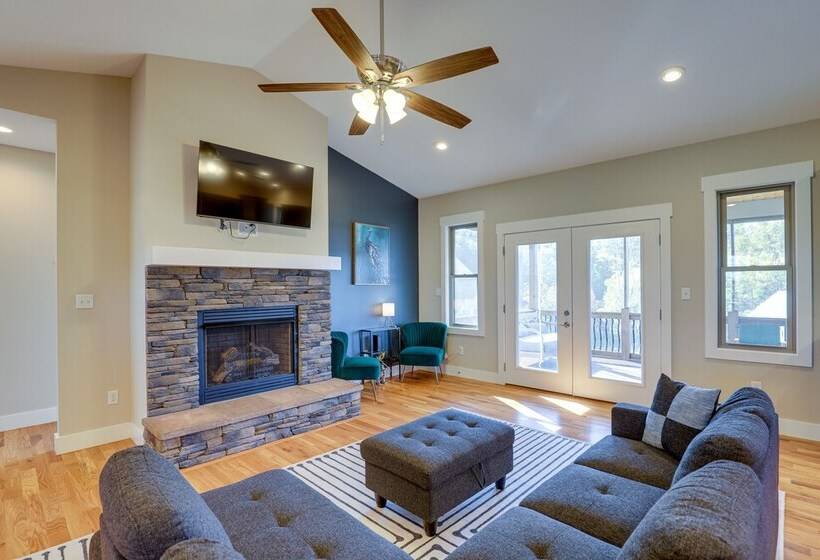 Quiet Weaverville Home W/ Screened In Porch!