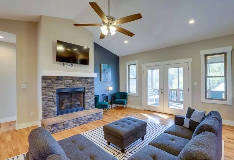 Quiet Weaverville Home W/ Screened In Porch!