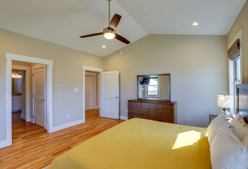 Quiet Weaverville Home W/ Screened In Porch!