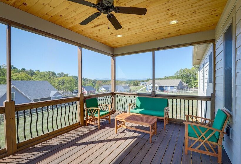 Quiet Weaverville Home W/ Screened In Porch!