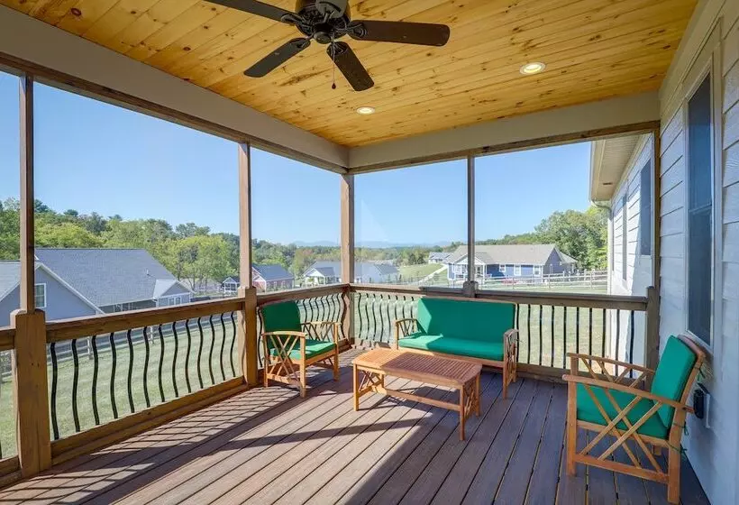 Quiet Weaverville Home W/ Screened In Porch!