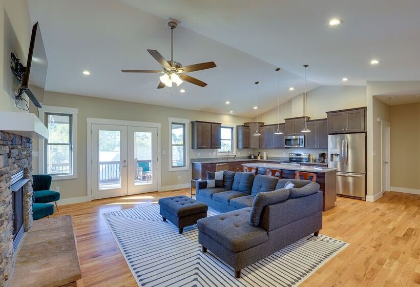 Quiet Weaverville Home W/ Screened In Porch!