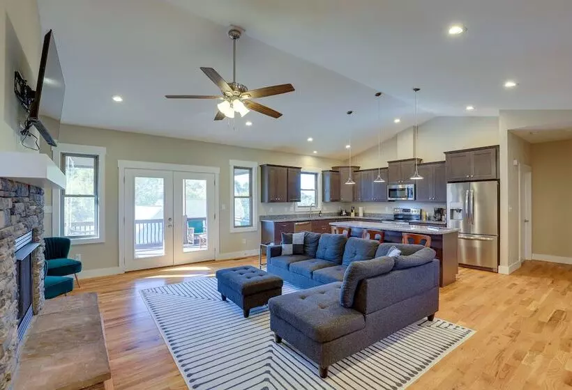 Quiet Weaverville Home W/ Screened In Porch!