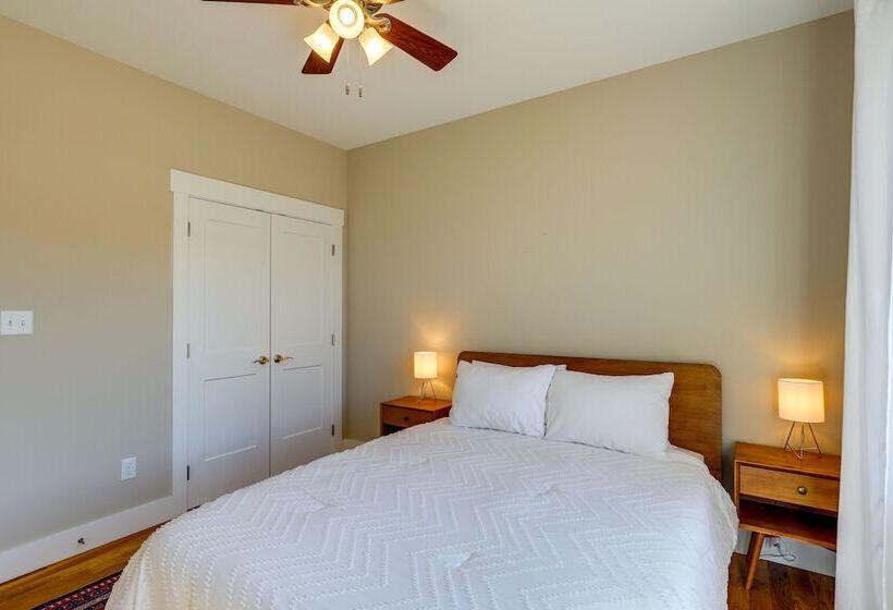 Quiet Weaverville Home W/ Screened In Porch!