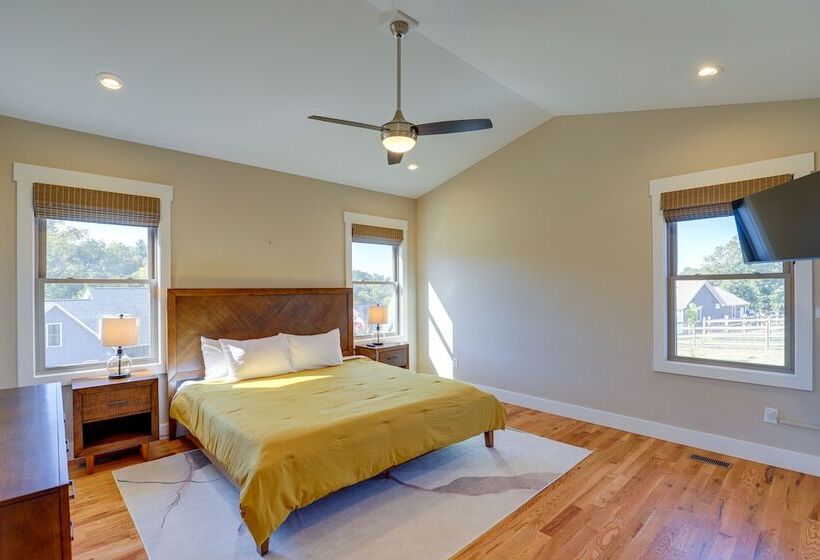 Quiet Weaverville Home W/ Screened In Porch!