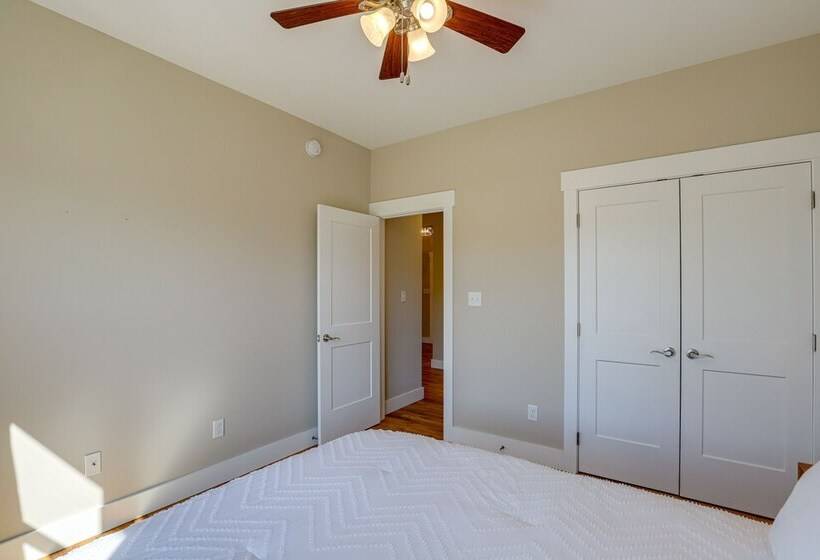 Quiet Weaverville Home W/ Screened In Porch!