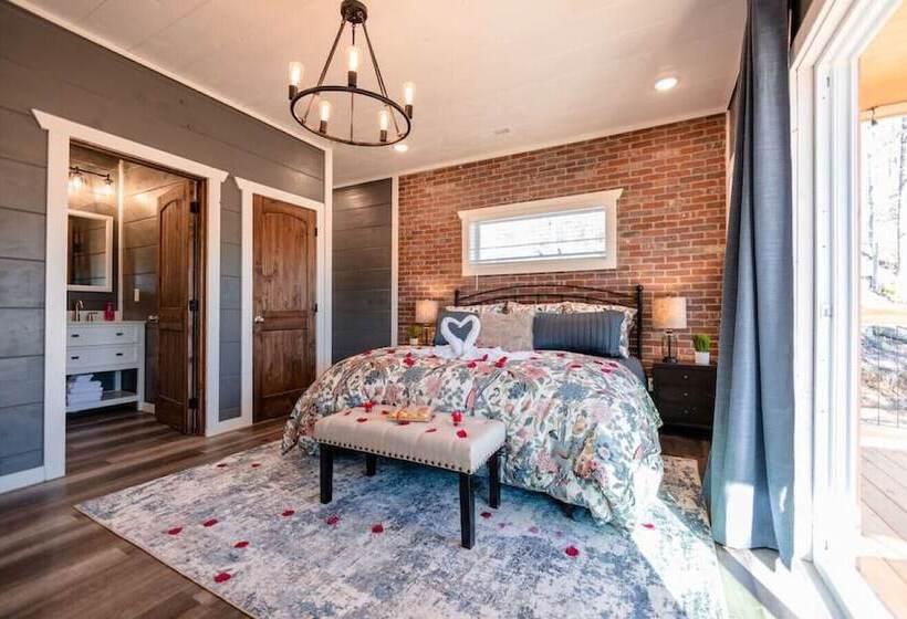 Romantic Cabin Retreat By Ghosal Luxury Lodging