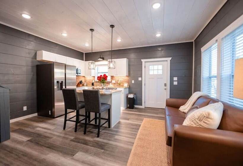 Romantic Cabin Retreat By Ghosal Luxury Lodging