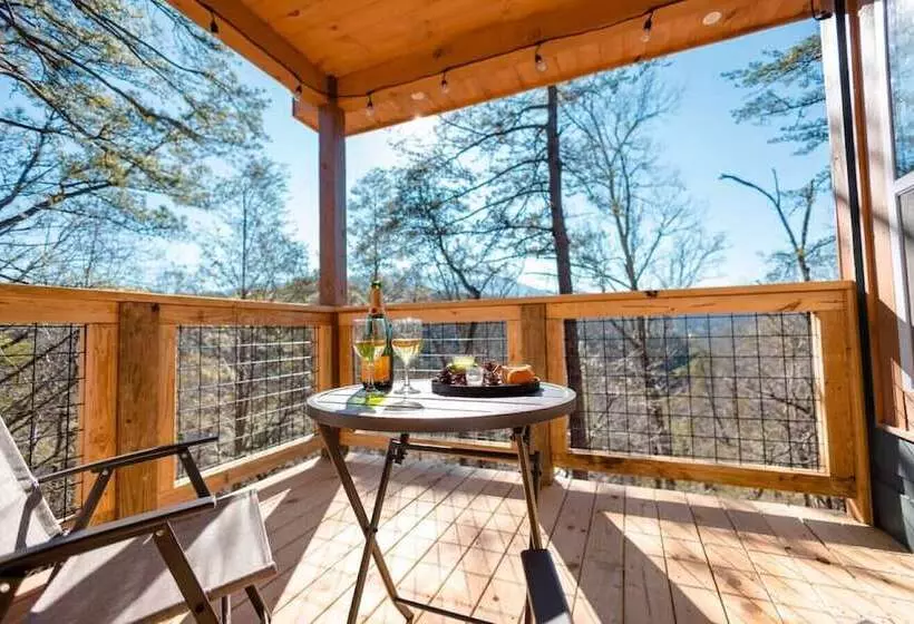 Romantic Cabin Retreat By Ghosal Luxury Lodging