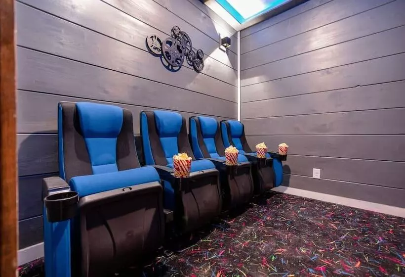 Romantic Cabin Retreat By Ghosal Luxury Lodging