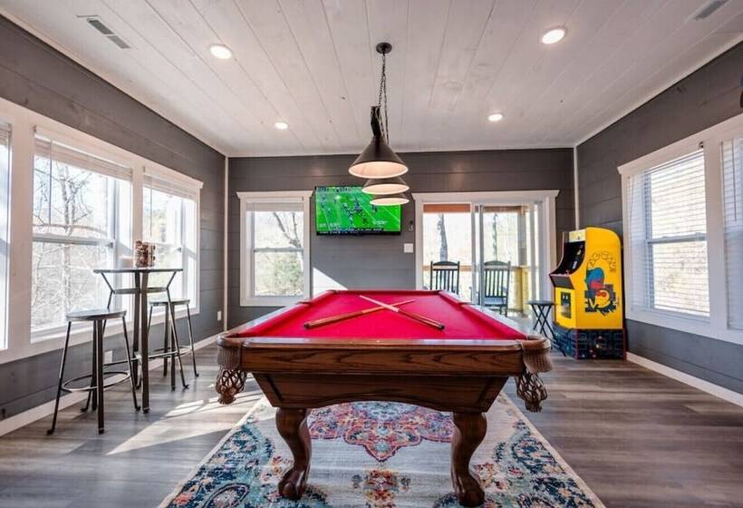 Romantic Cabin Retreat By Ghosal Luxury Lodging