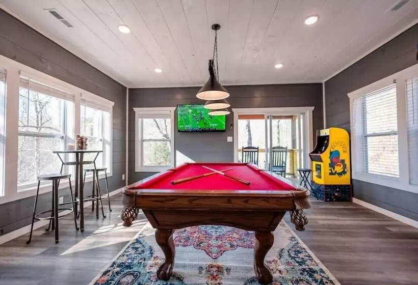 Romantic Cabin Retreat By Ghosal Luxury Lodging