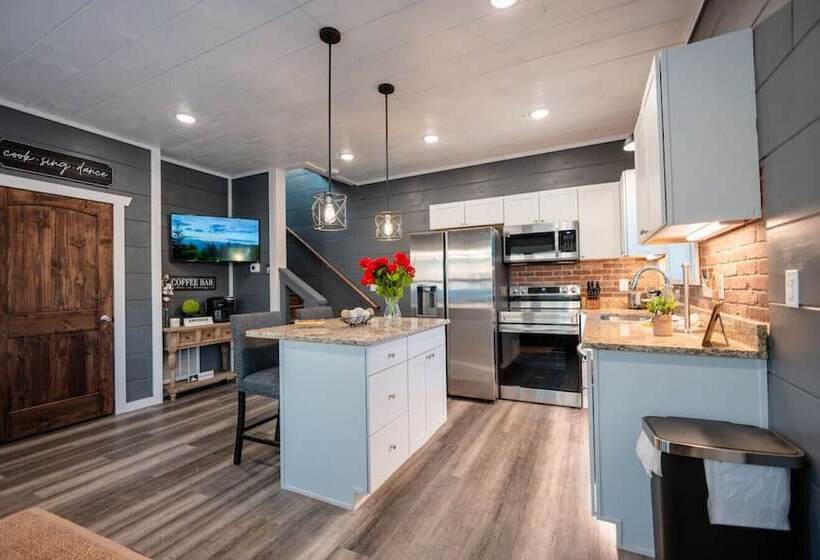 Romantic Cabin Retreat By Ghosal Luxury Lodging