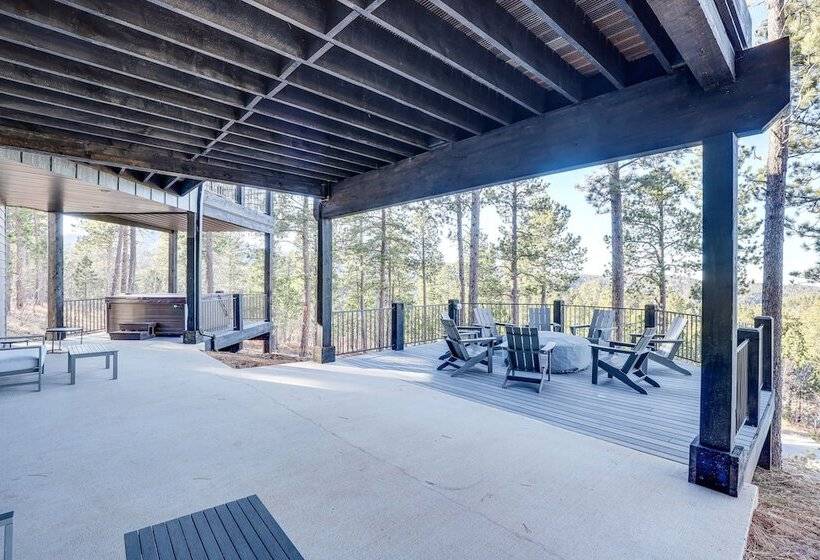 South Dakota Retreat W/ Hot Tub, Fire Pit & Grill!