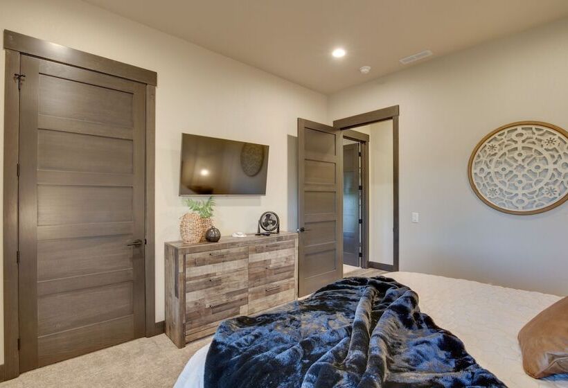 South Dakota Retreat W/ Hot Tub, Fire Pit & Grill!