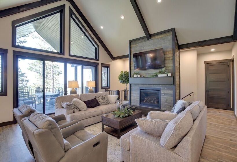 South Dakota Retreat W/ Hot Tub, Fire Pit & Grill!