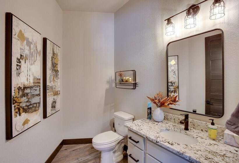 South Dakota Retreat W/ Hot Tub, Fire Pit & Grill!