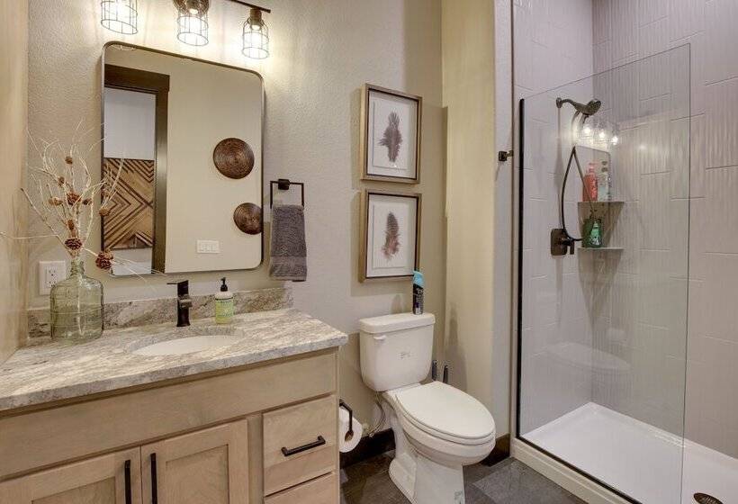 South Dakota Retreat W/ Hot Tub, Fire Pit & Grill!