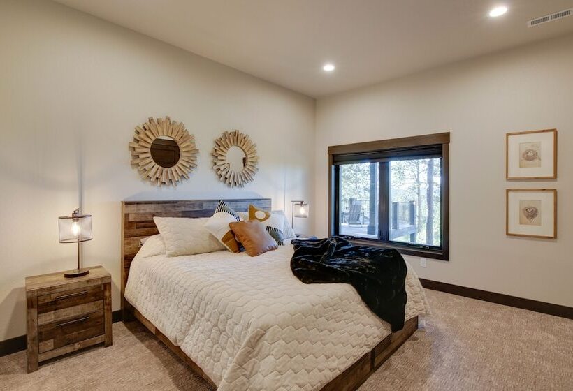 South Dakota Retreat W/ Hot Tub, Fire Pit & Grill!