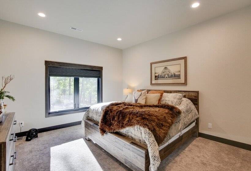 South Dakota Retreat W/ Hot Tub, Fire Pit & Grill!