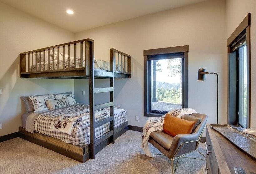 South Dakota Retreat W/ Hot Tub, Fire Pit & Grill!