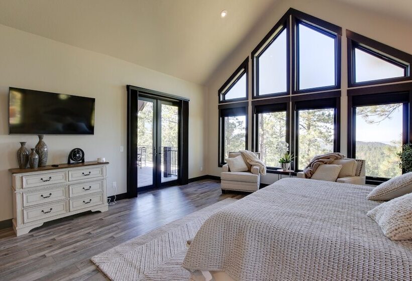 South Dakota Retreat W/ Hot Tub, Fire Pit & Grill!