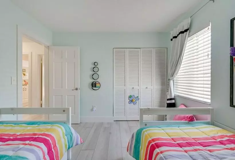 Stunning Marco Island Home W/ Covered Patio!