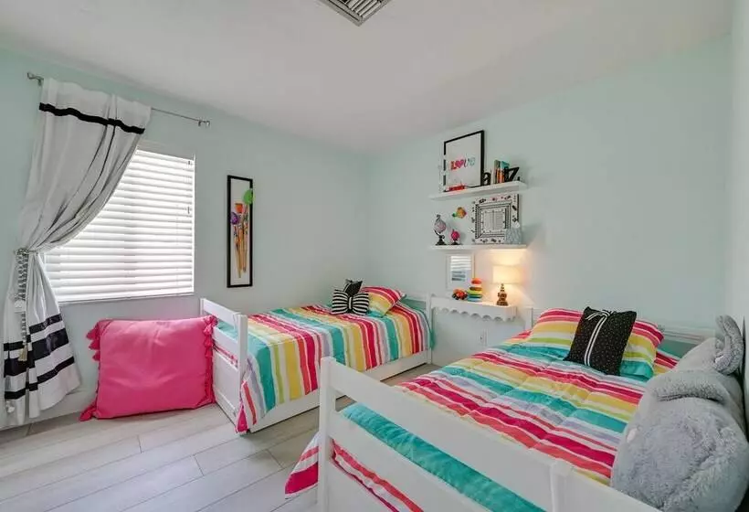 Stunning Marco Island Home W/ Covered Patio!