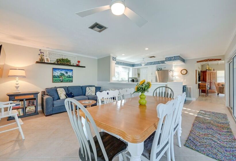 Stunning Marco Island Home W/ Covered Patio!