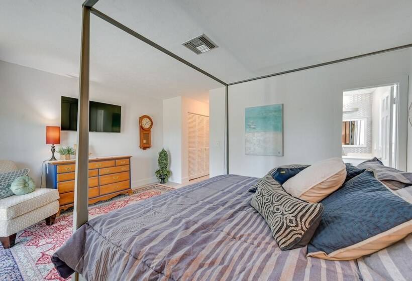 Stunning Marco Island Home W/ Covered Patio!